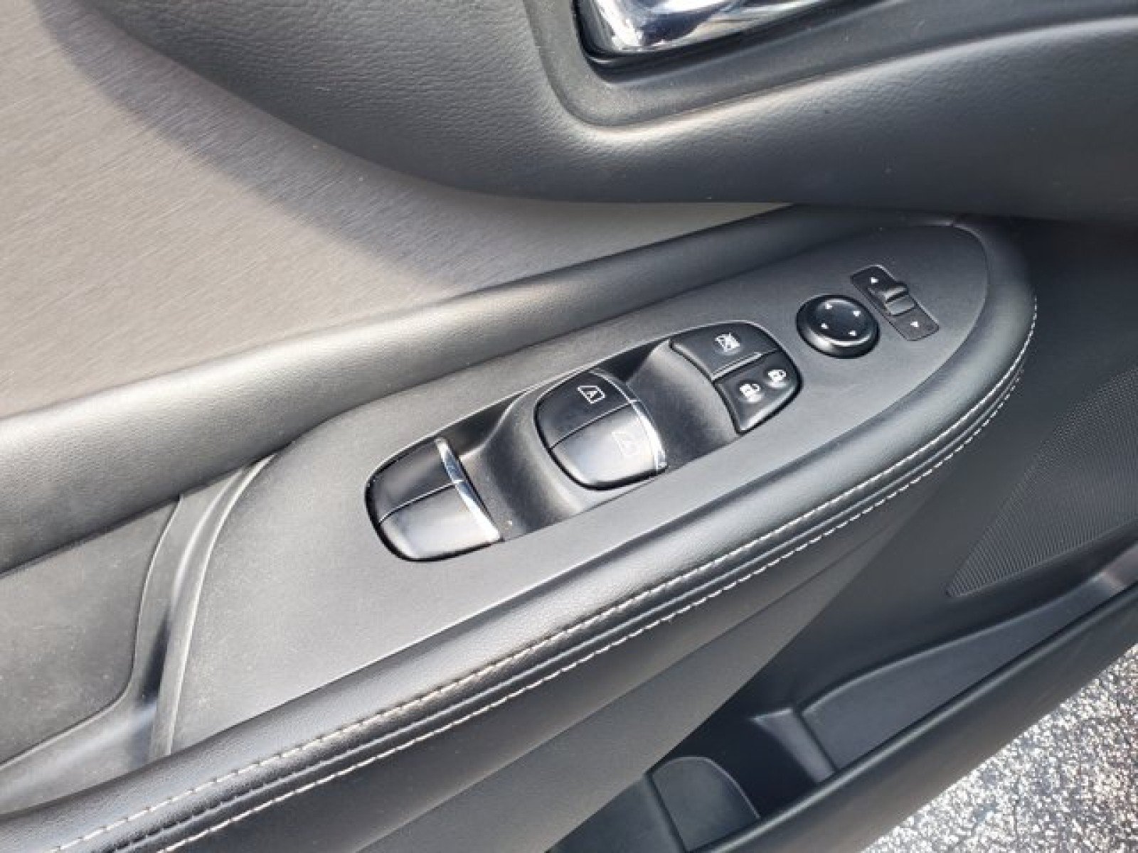 Used 2023 Nissan Murano SL w/ SL Moonroof Package FWD image 15