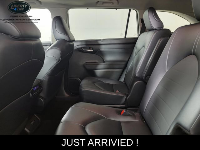 Used 2025 Toyota Highlander XLE AWD/4WD image 15