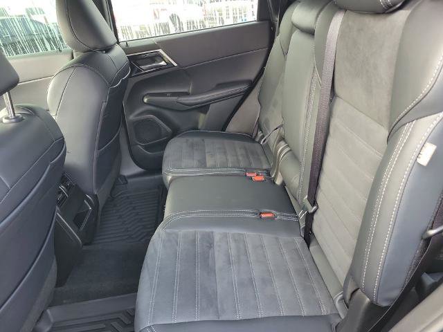 Used 2024 Mitsubishi Outlander SE Black Edition image 11