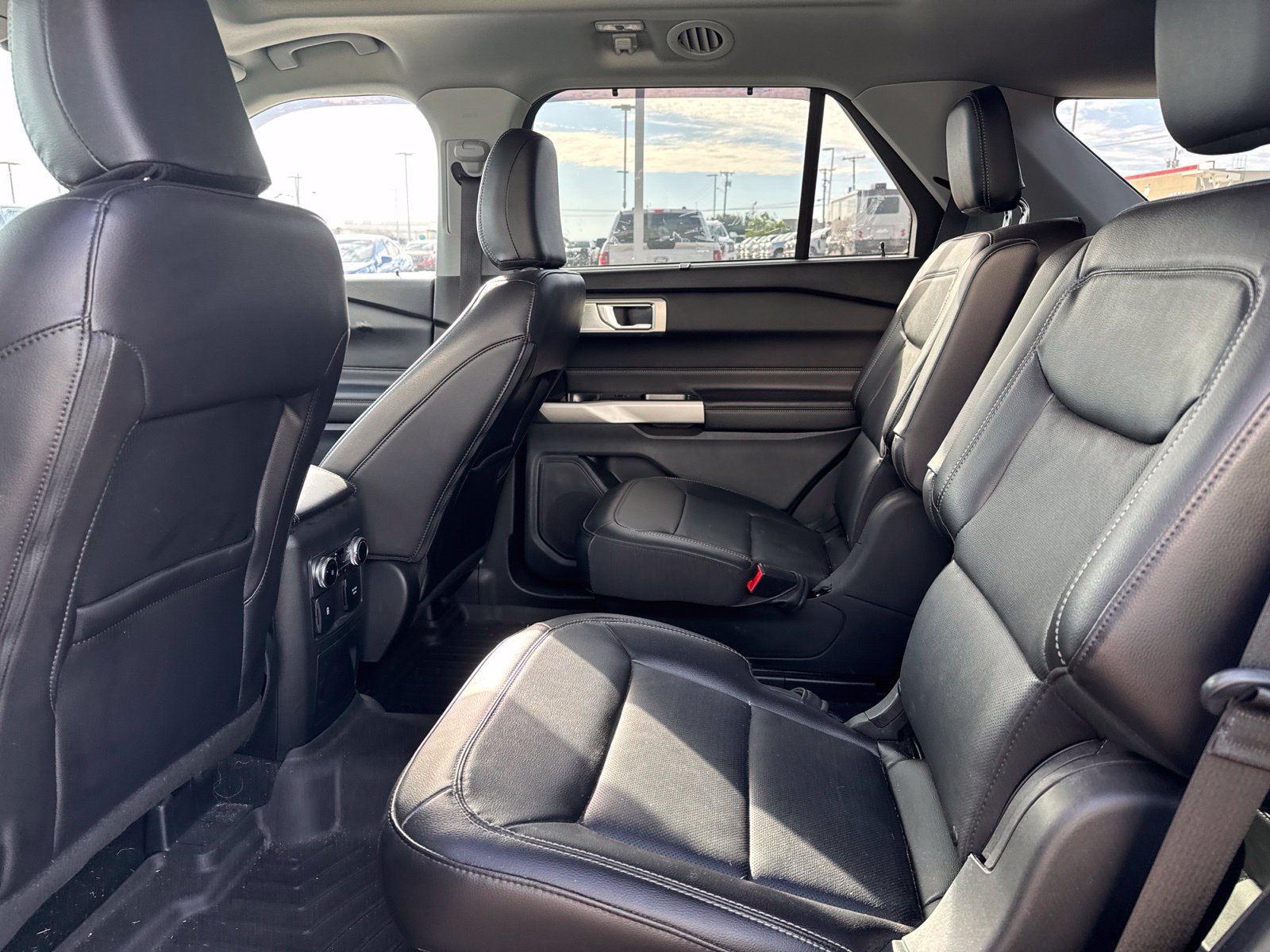 Certified 2023 Ford Explorer Limited w/ Limited Technology Package RWD image 9
