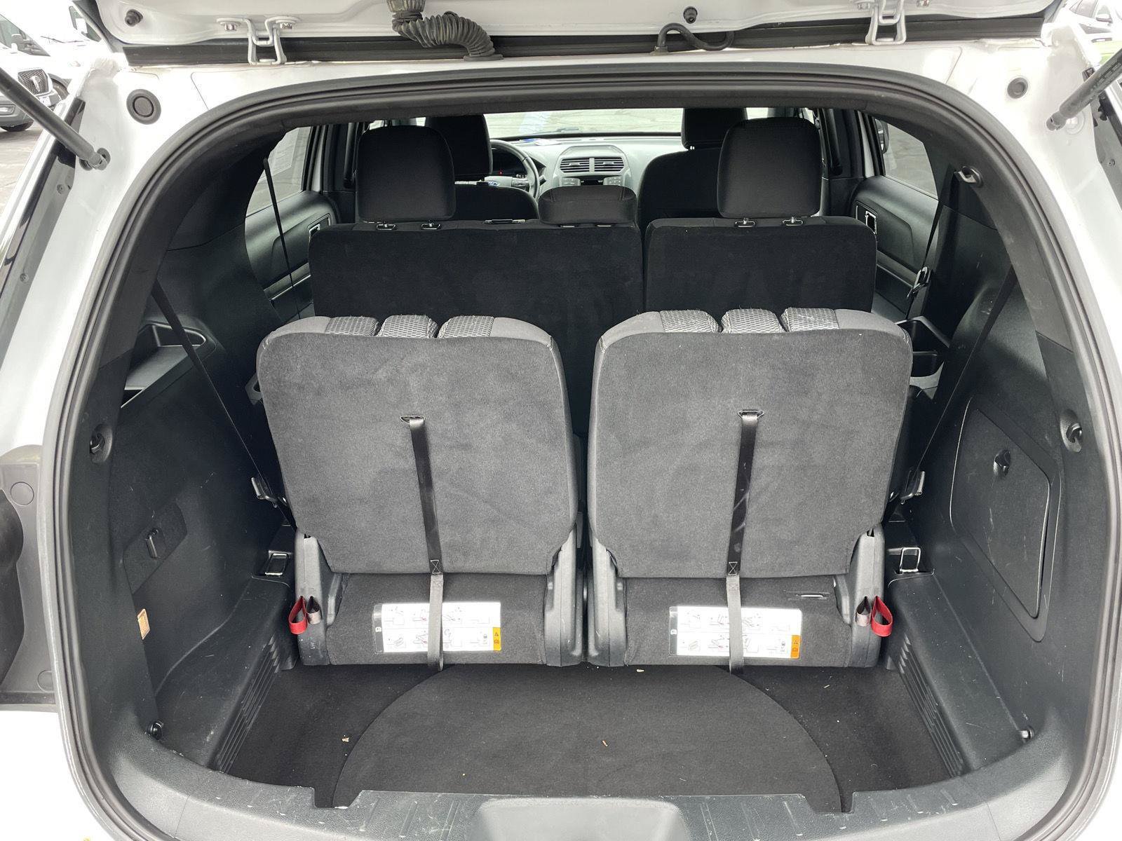 Certified 2018 Ford Explorer XLT FWD image 28