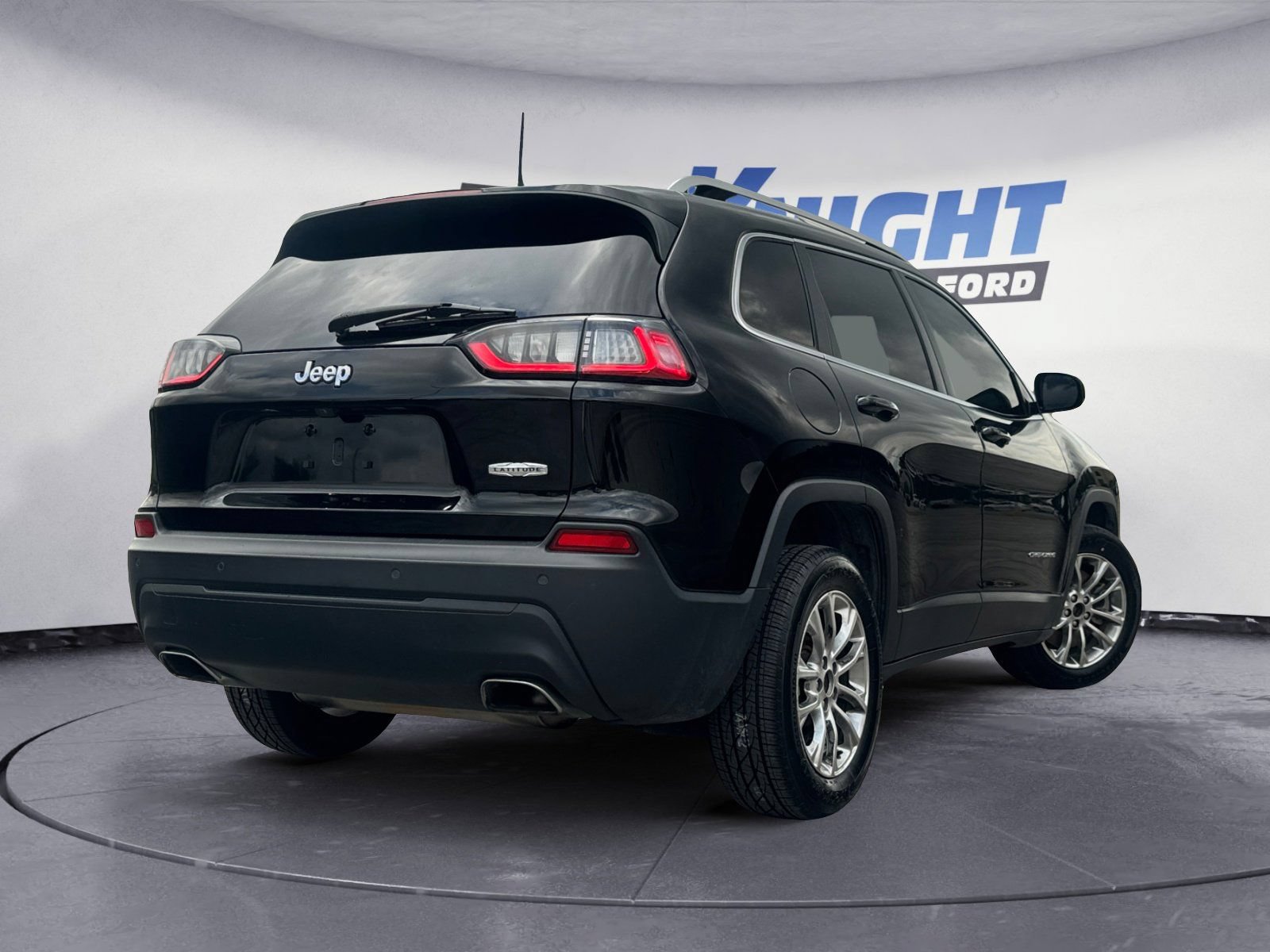 Used 2019 Jeep Cherokee Latitude Plus w/ Cold Weather Group FWD image 5