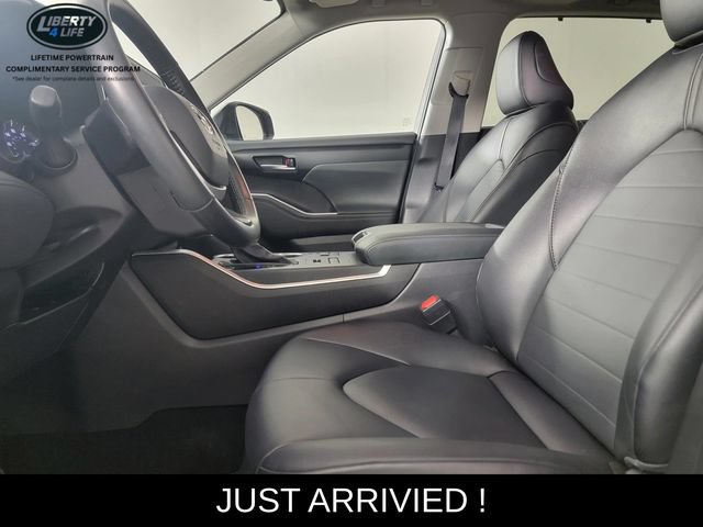Used 2025 Toyota Highlander XLE AWD/4WD image 13
