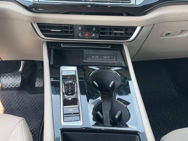 Used 2024 Volkswagen Atlas SE AWD/4WD image 15