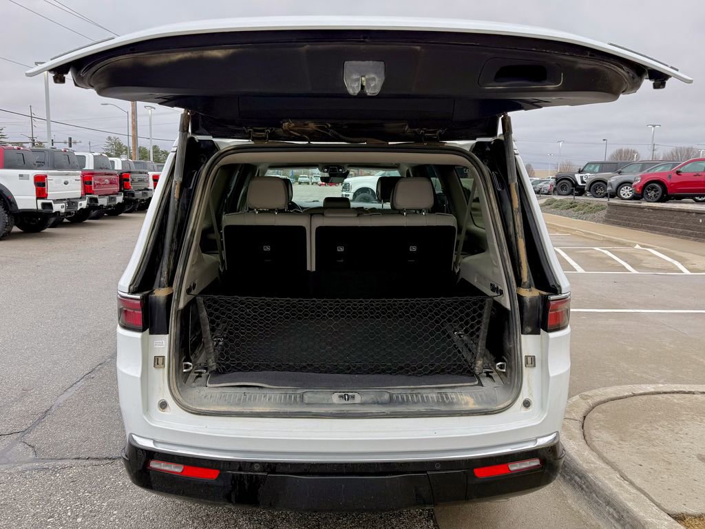 Used 2023 Jeep Wagoneer L Series III w/ Premium Group I image 17
