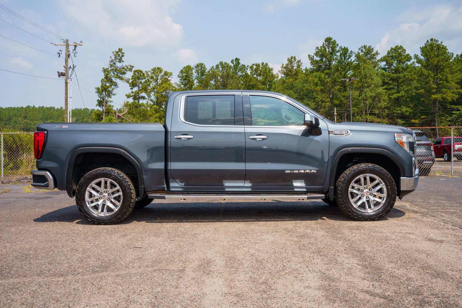 Used 2021 GMC Sierra 1500 SLT AWD/4WD image 9