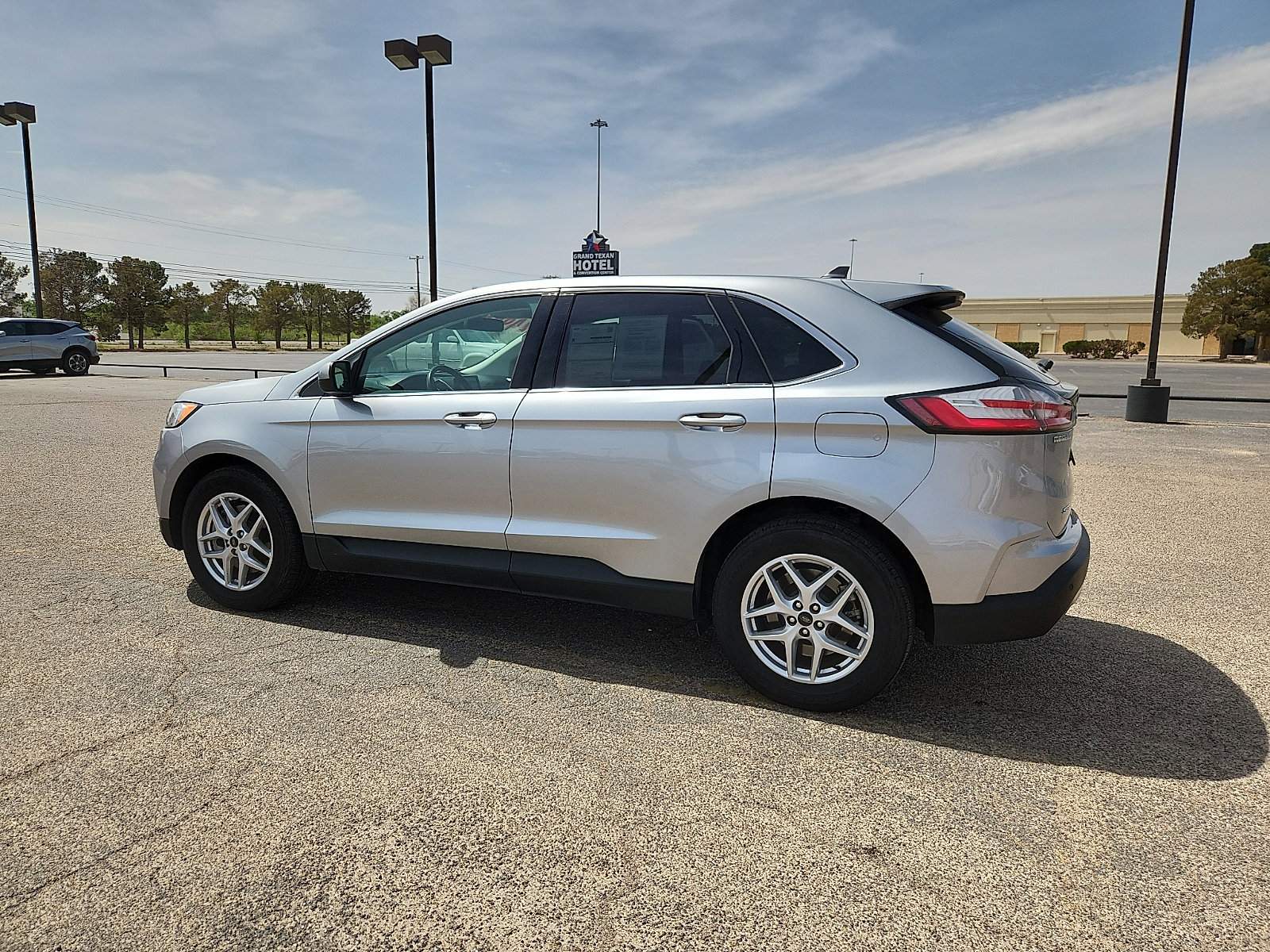 Certified 2024 Ford Edge SEL image 2