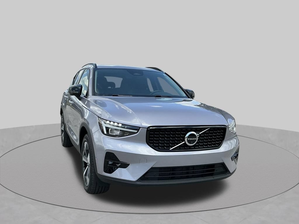 Used 2026 Volvo XC40 B5 Plus AWD/4WD image 18