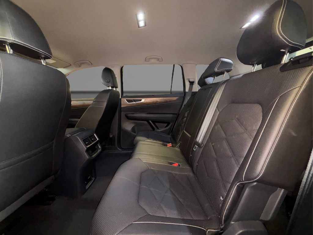 Used 2025 Volkswagen Atlas SE AWD/4WD image 10