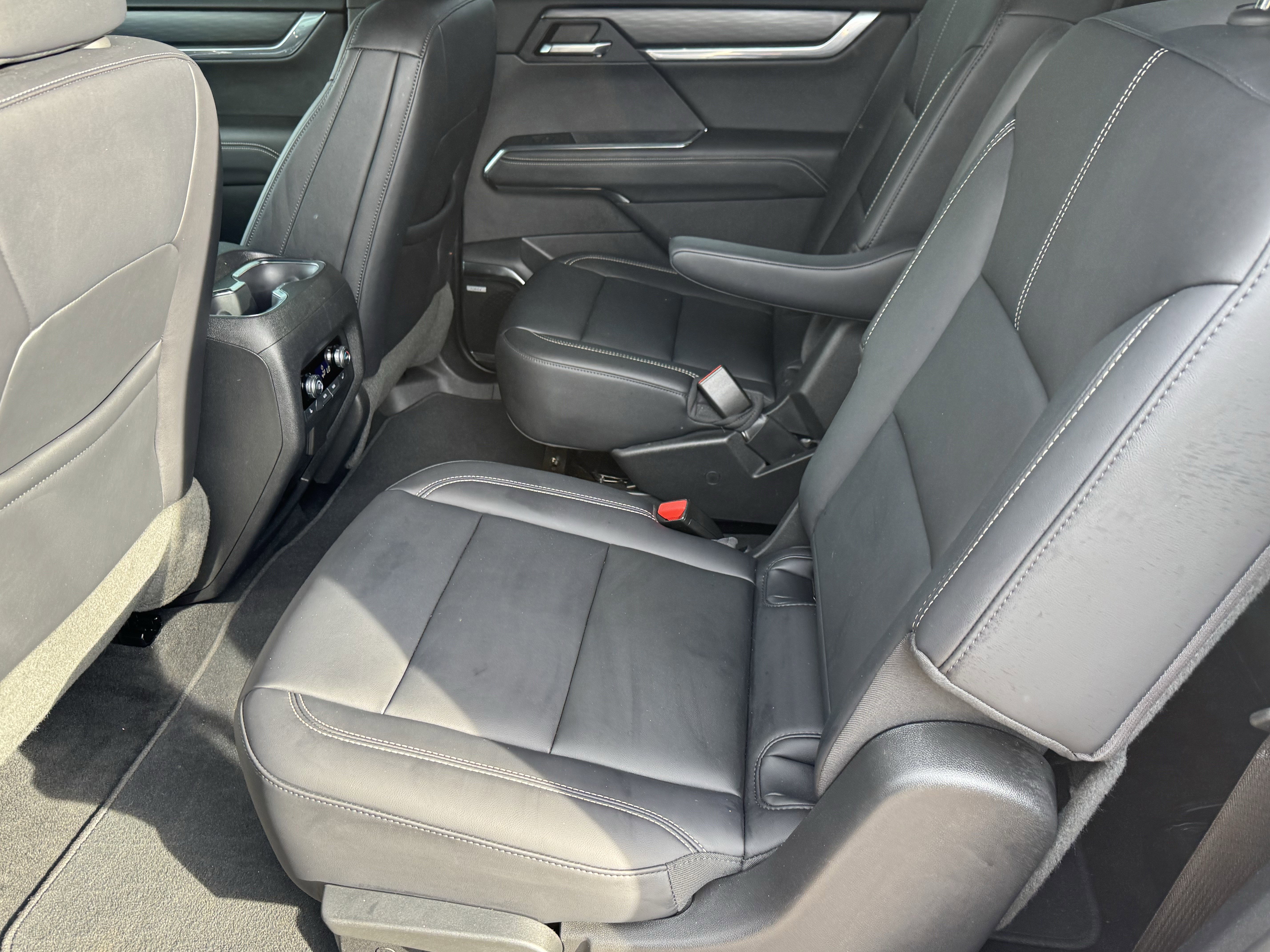 Used 2024 GMC Acadia Elevation w/ Luxury Package image 11