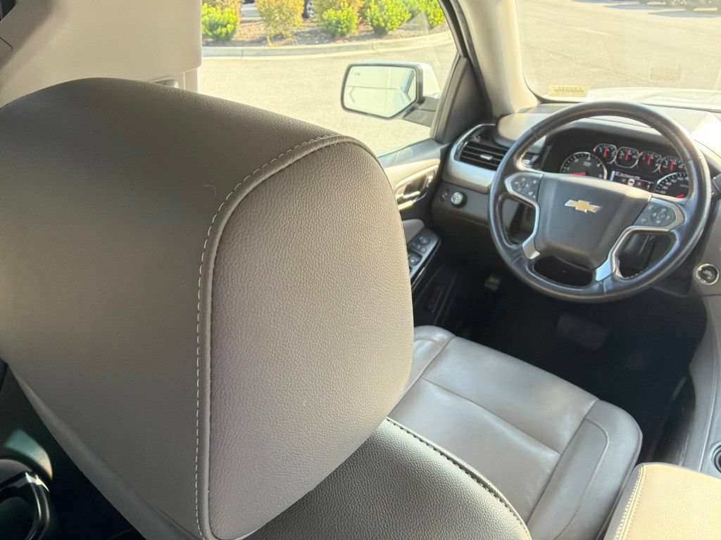 Used 2019 Chevrolet Suburban LT RWD image 18