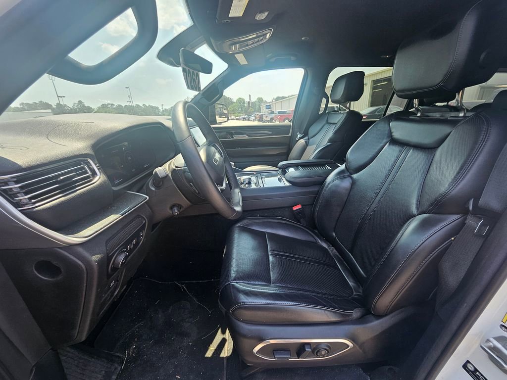 Used 2023 Jeep Wagoneer 4WD image 12