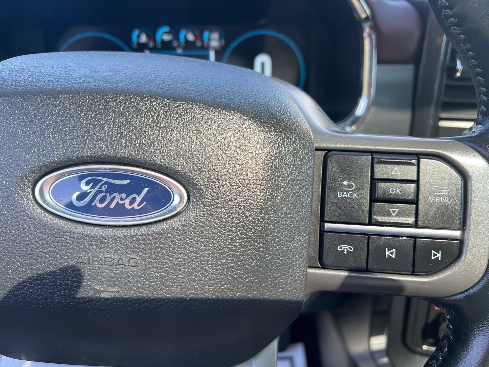 Certified 2022 Ford F150 Lariat w/ Equipment Group 502A High image 24