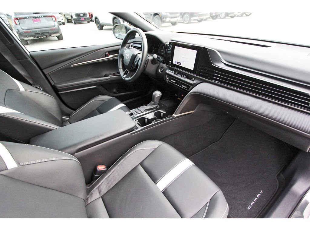 Used 2025 Toyota Camry SE w/ Convenience Package image 27