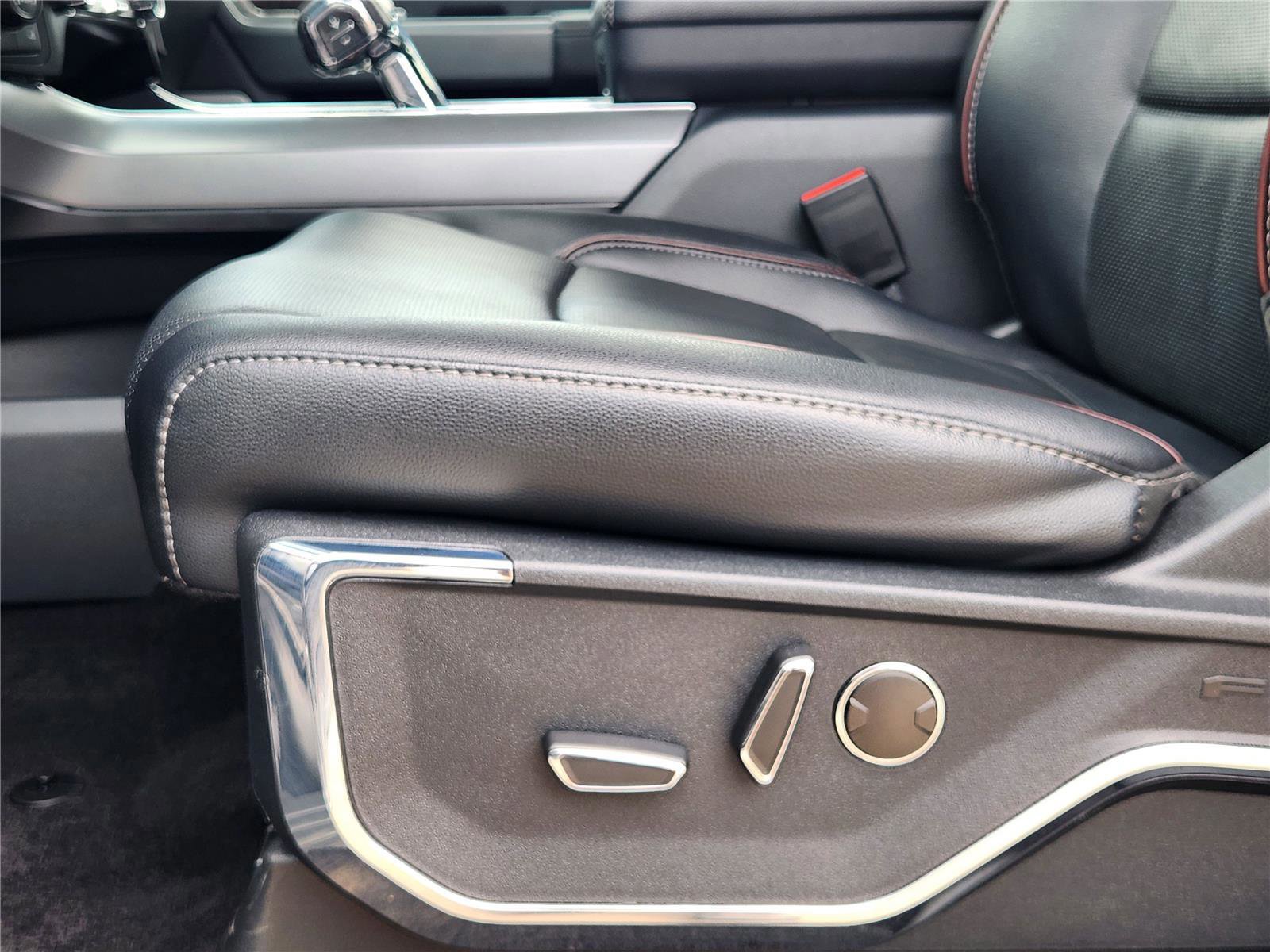 Certified 2022 Ford F150 Lariat w/ Equipment Group 502A High image 32