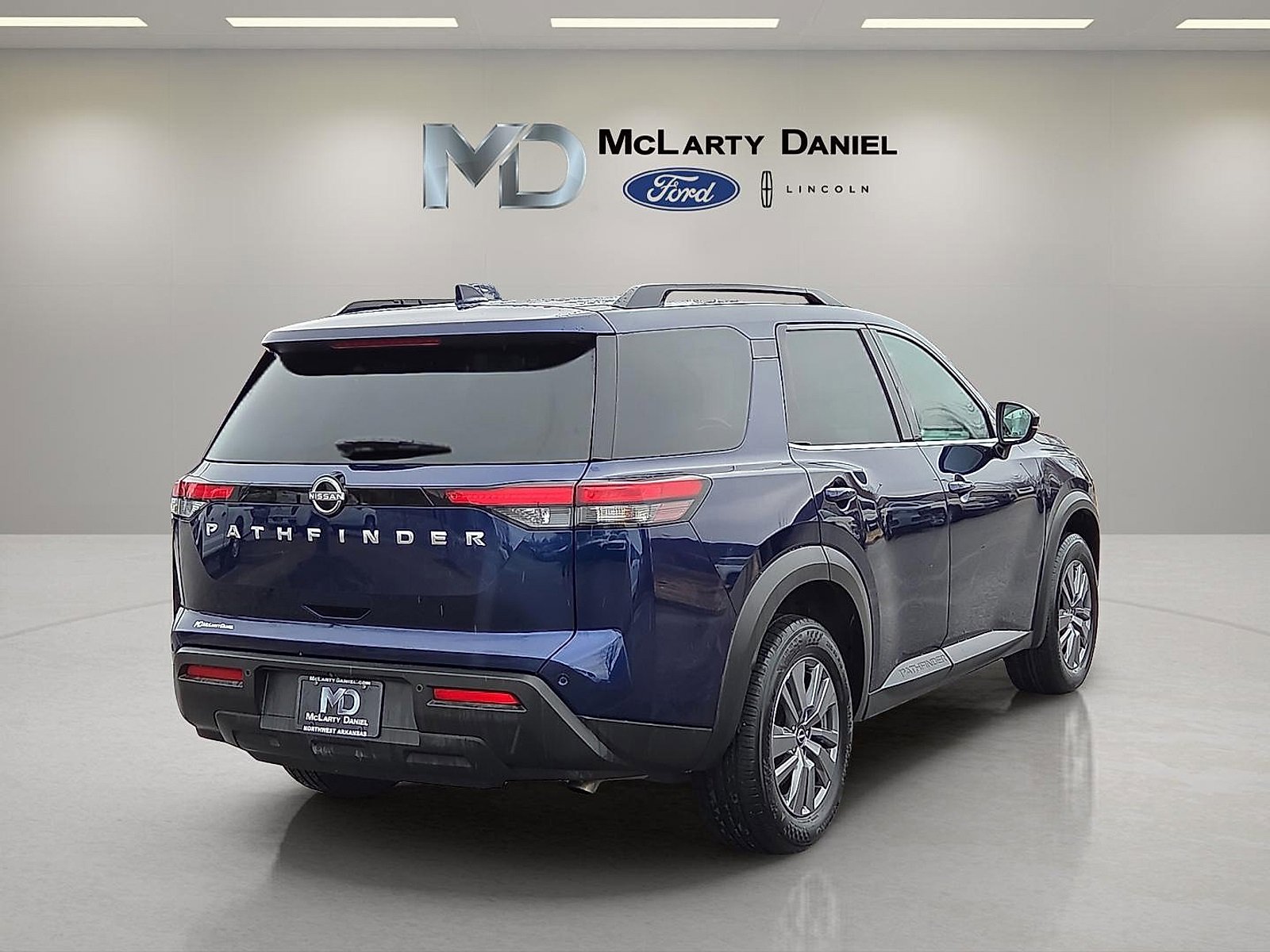 Used 2025 Nissan Pathfinder SV image 5