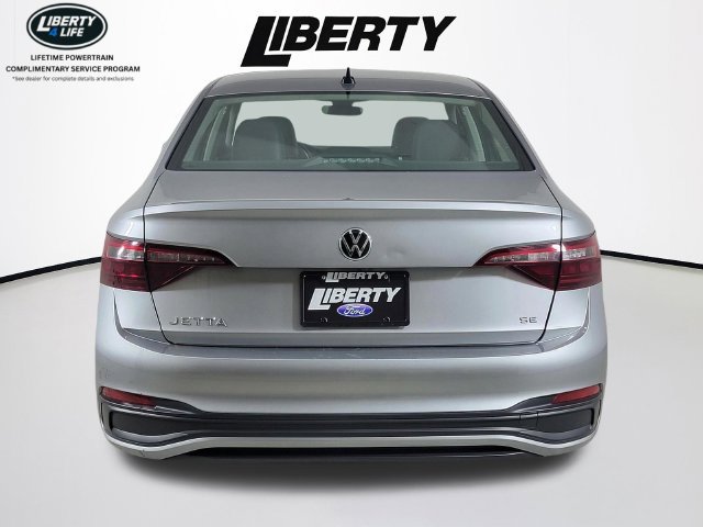 Used 2024 Volkswagen Jetta SE FWD image 4