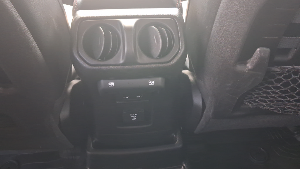 Used 2018 Jeep Wrangler Unlimited Rubicon w/ Dual Top Group AWD/4WD image 25