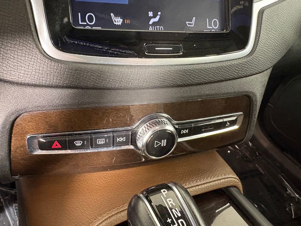 Used 2019 Volvo XC90 T6 Momentum w/ Advanced Package AWD/4WD image 18