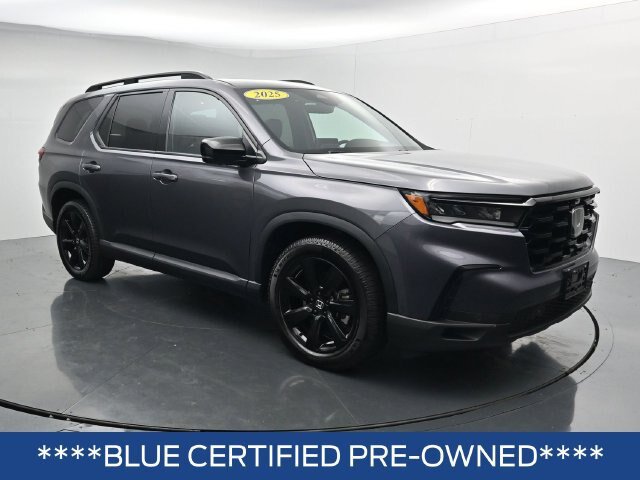 Used 2025 Honda Pilot Black Edition image 2