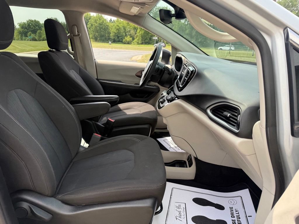 Used 2024 Chrysler Voyager LX FWD image 12