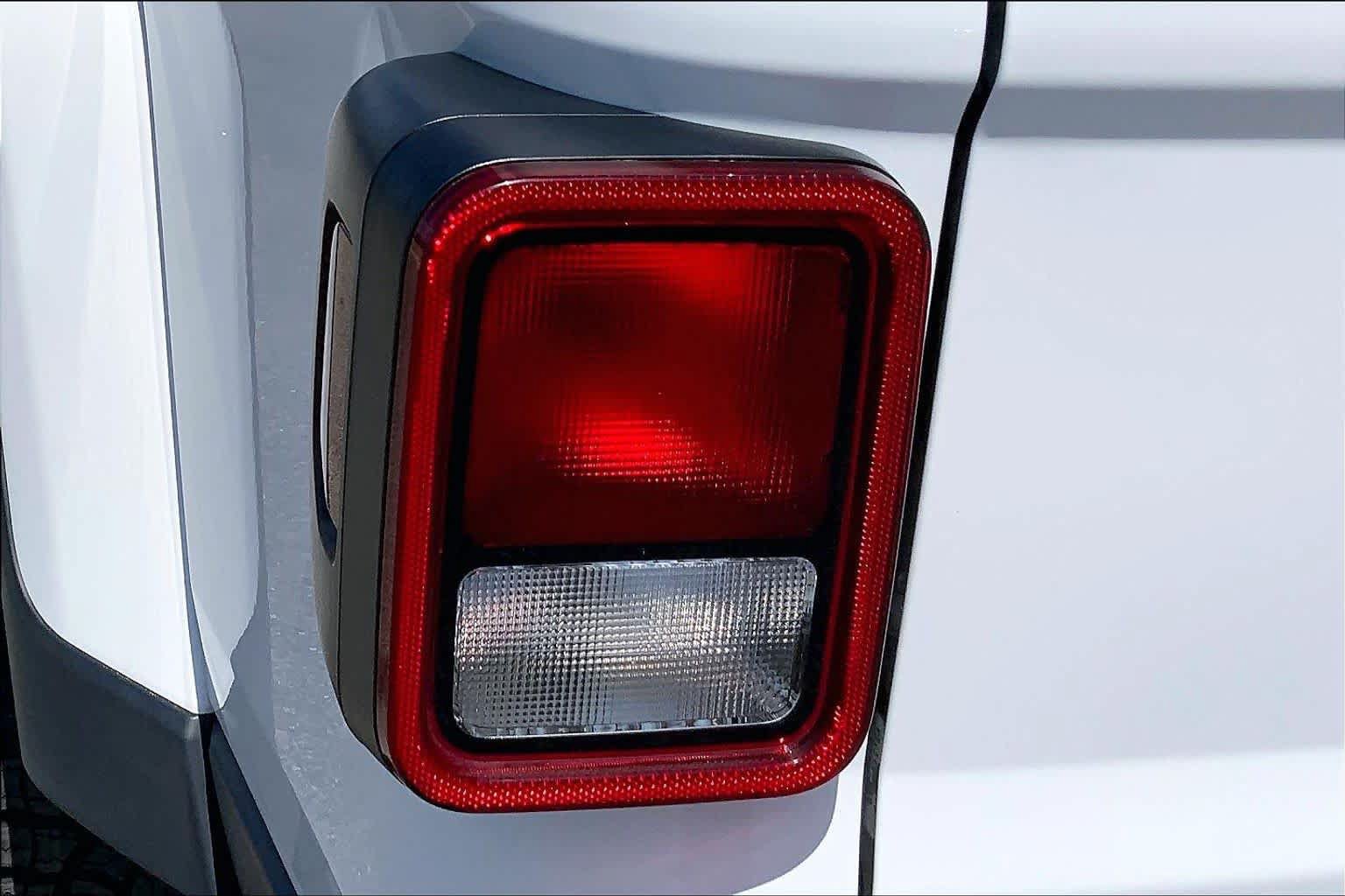 Used 2023 Jeep Gladiator Sport AWD/4WD image 28