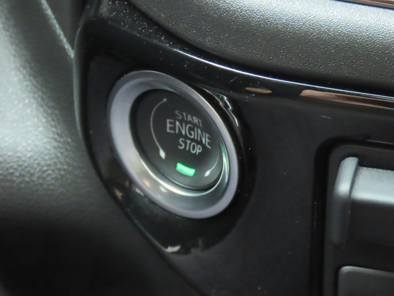 Used 2024 Chevrolet Silverado 1500 ZR2 w/ Technology Package AWD/4WD image 29