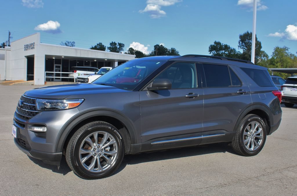 Certified 2021 Ford Explorer XLT w/ Equipment Group 202A AWD/4WD image 2