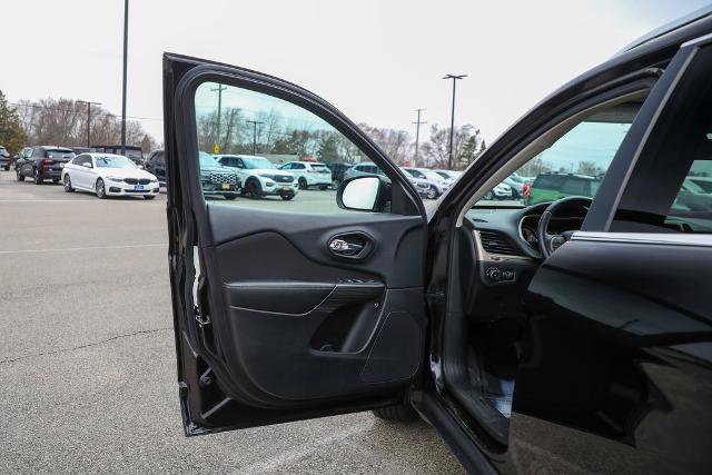 Used 2017 Jeep Cherokee Latitude image 17