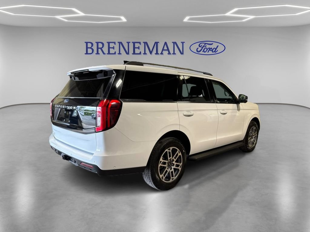 Certified 2025 Ford Expedition Active AWD/4WD image 5