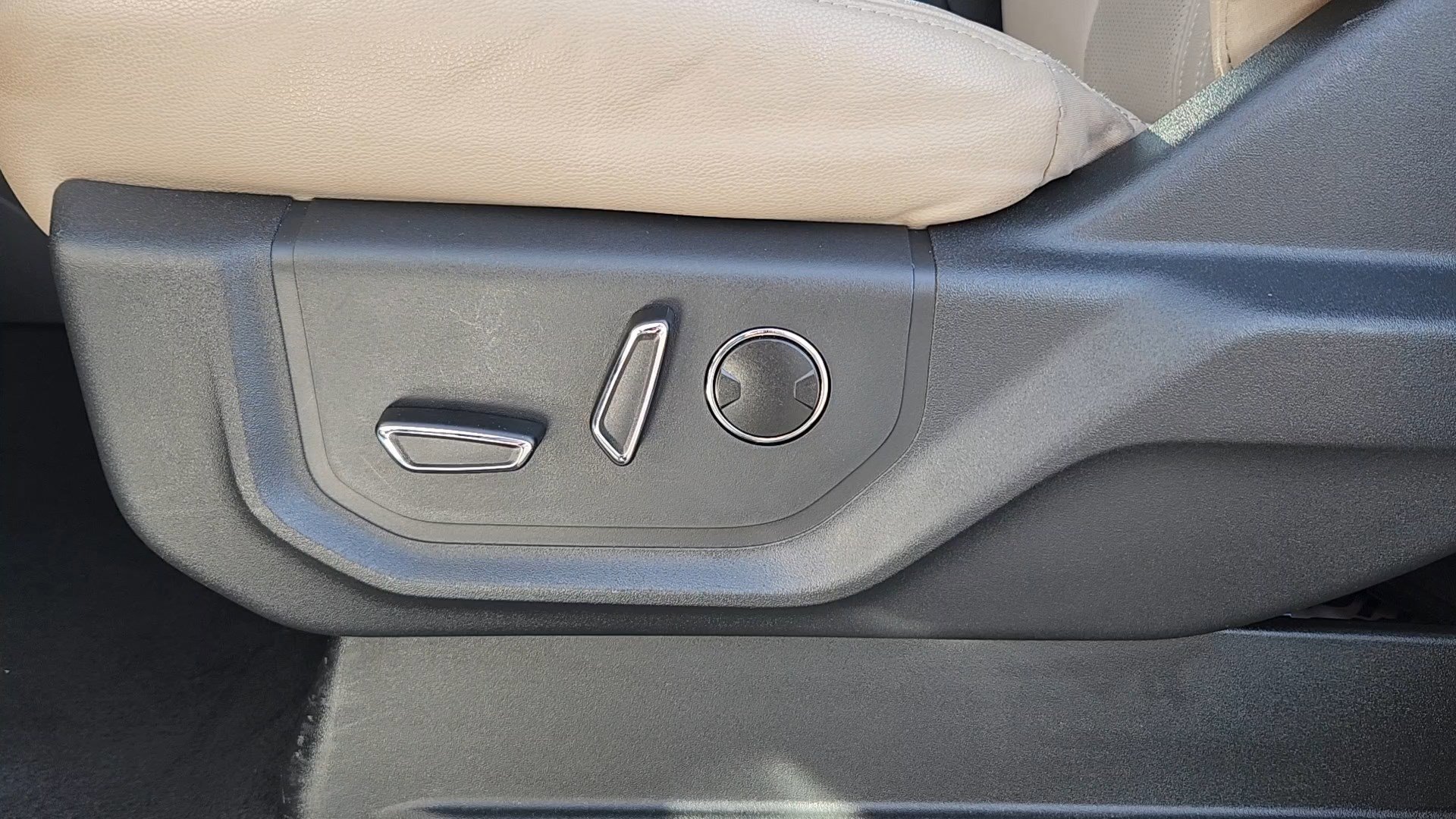 Certified 2024 Ford Expedition Max Limited image 9