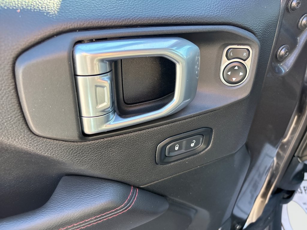 Used 2023 Jeep Wrangler Unlimited Rubicon AWD/4WD image 27