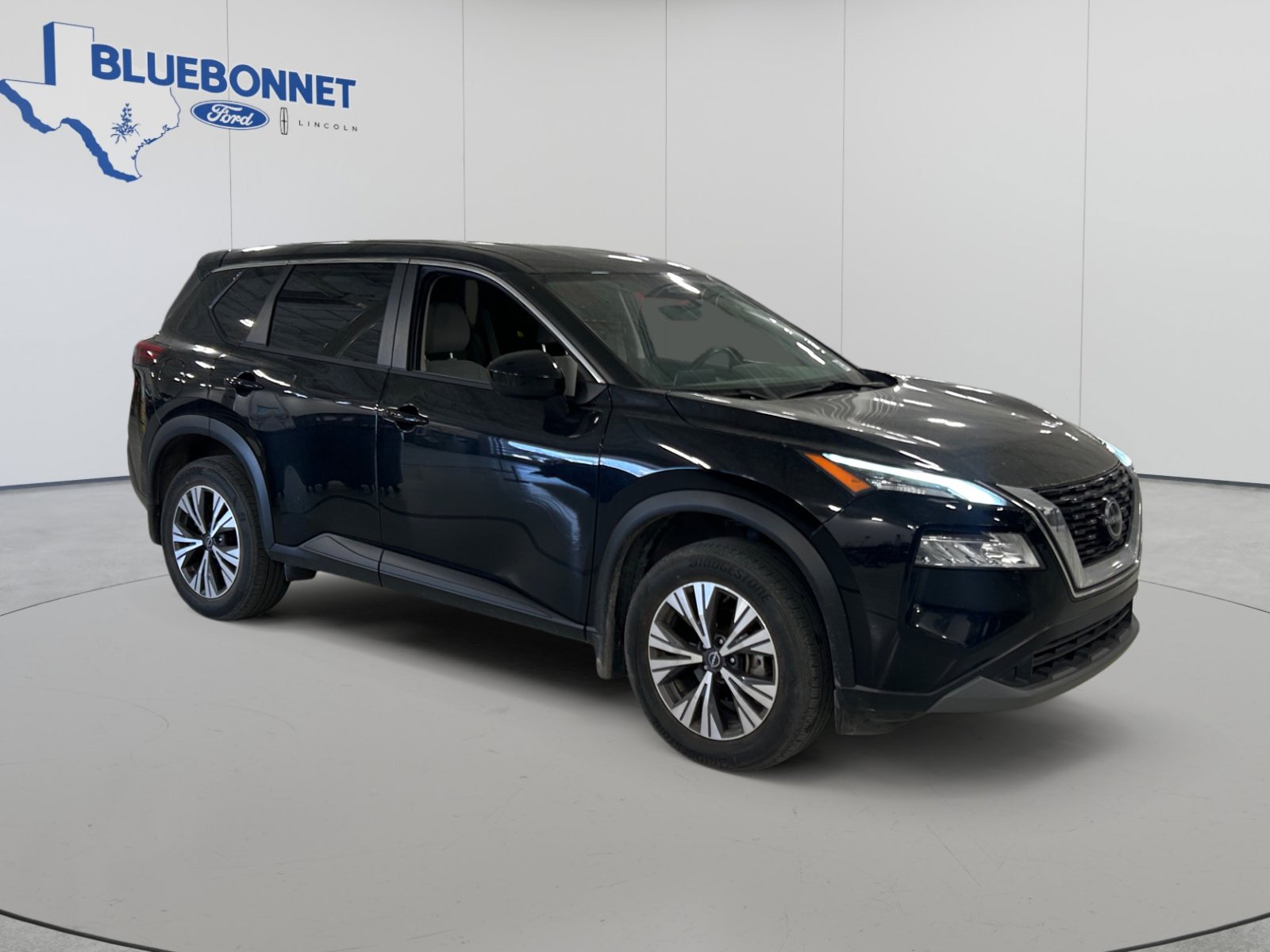Used 2023 Nissan Rogue SV AWD/4WD image 3