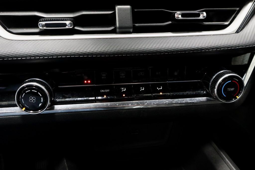 Used 2025 Chevrolet Equinox LT image 34