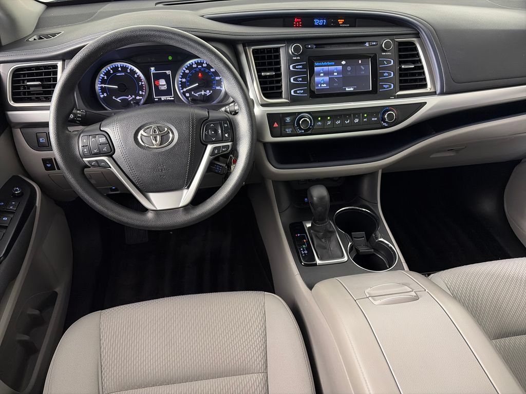 Used 2017 Toyota Highlander LE FWD image 14