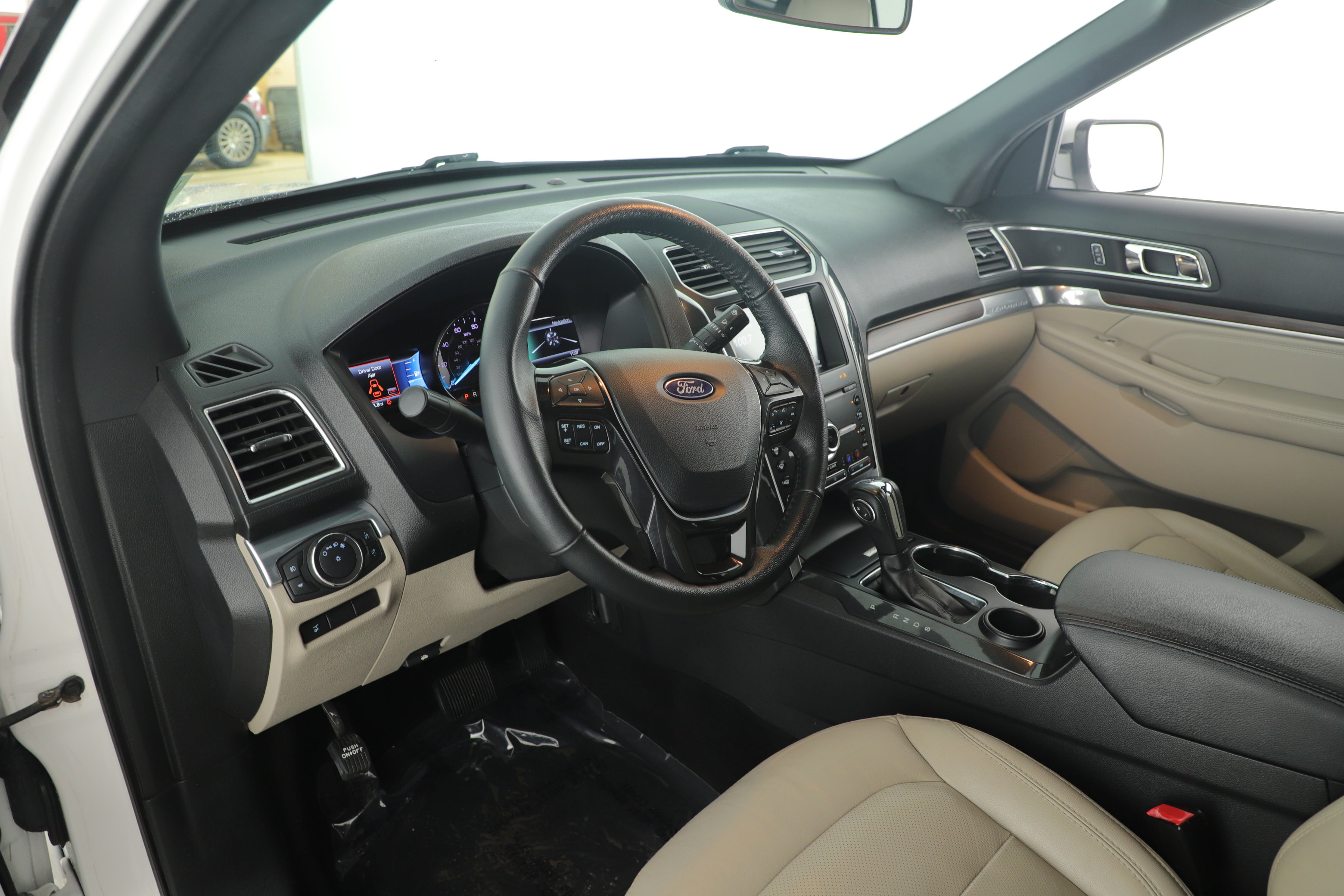 Certified 2019 Ford Explorer Limited image 4