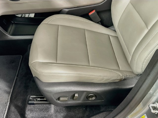 Used 2026 GMC Acadia Elevation w/ Elevation Premium Package FWD image 28