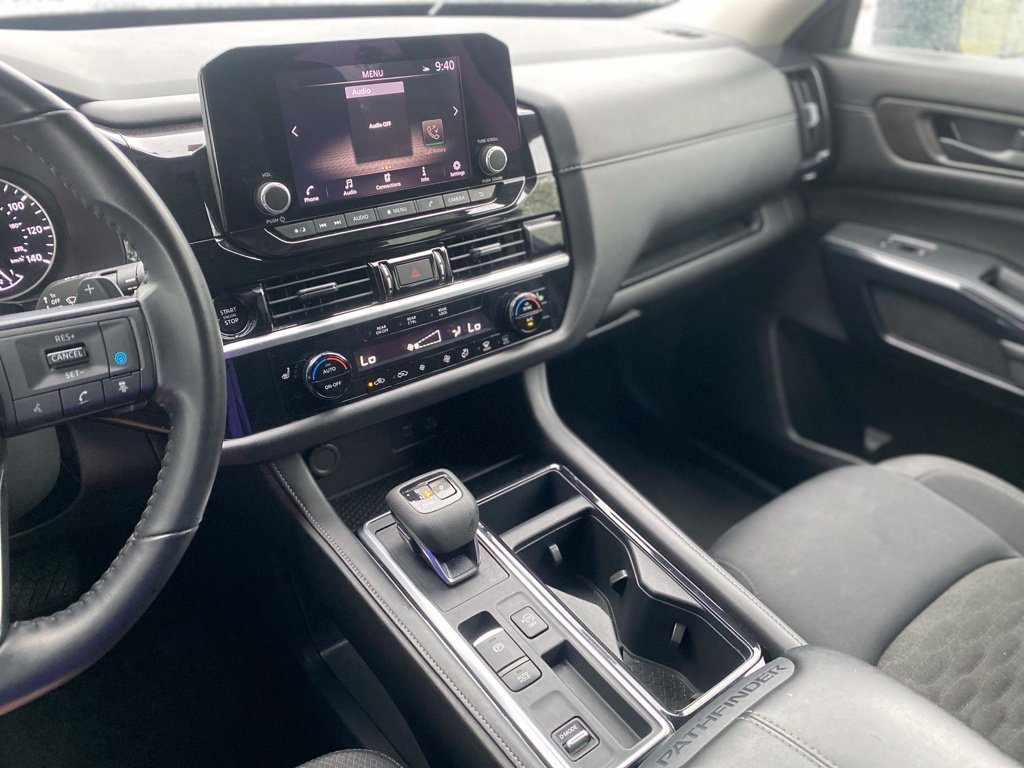 Used 2025 Nissan Pathfinder SV FWD image 23