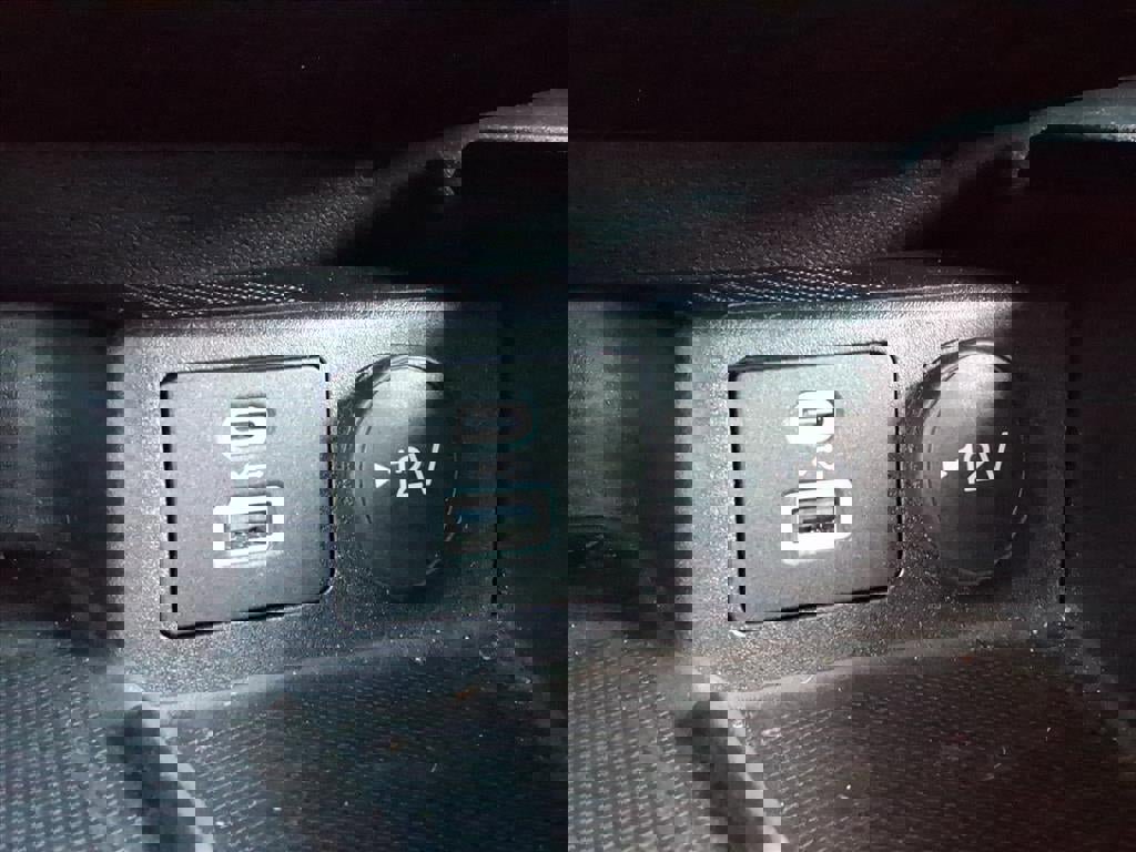 Certified 2023 Ford Escape Platinum w/ Class II Trailer Tow Package image 21