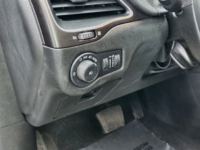 Used 2022 Jeep Cherokee Trailhawk AWD/4WD image 10