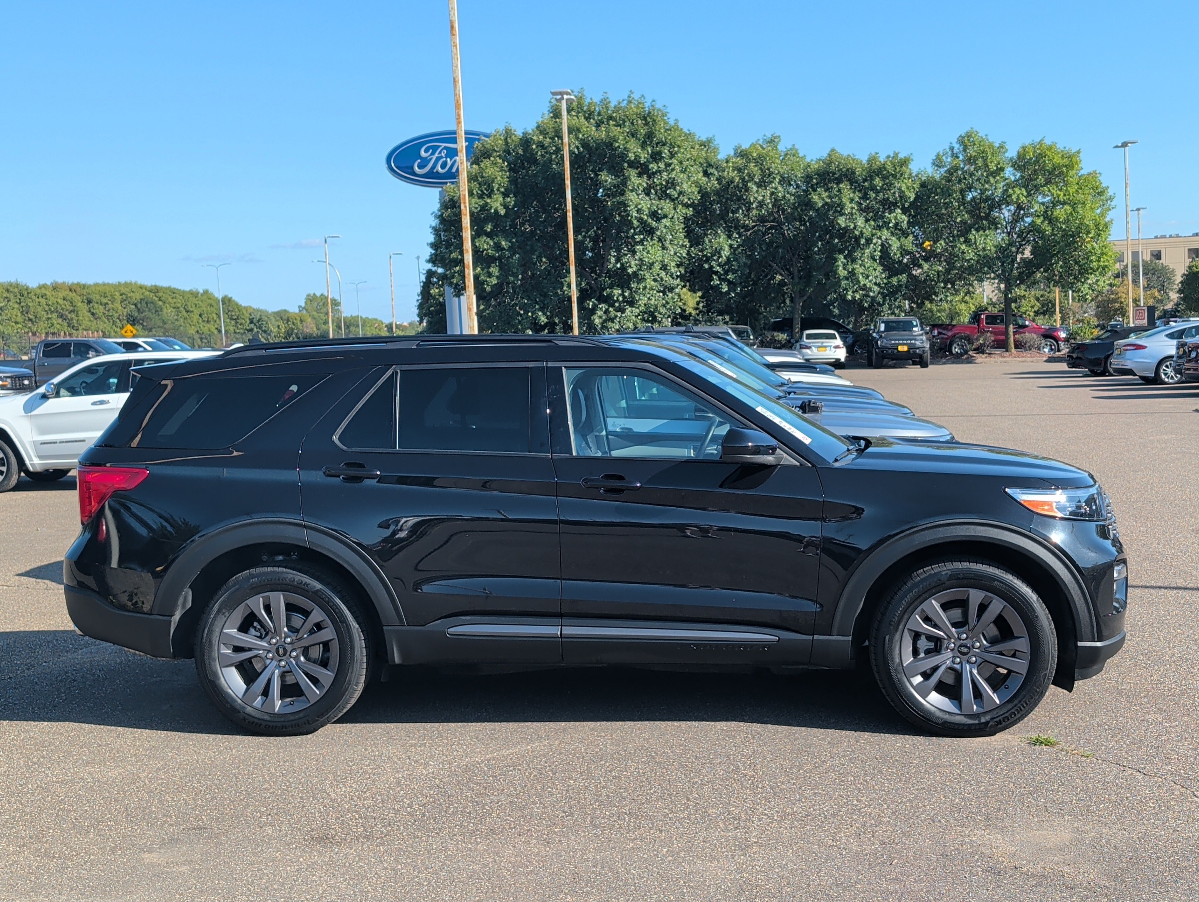 Certified 2024 Ford Explorer XLT w/ Equipment Group 202A AWD/4WD image 7