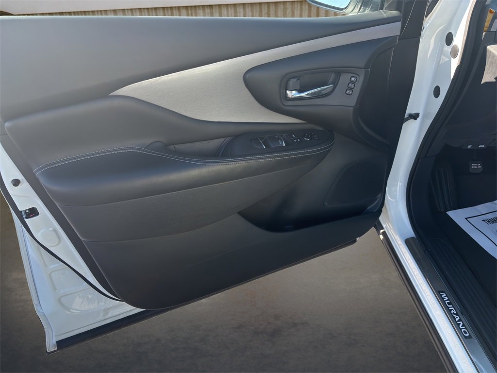 Used 2023 Nissan Murano SL w/ SL Moonroof Package image 18