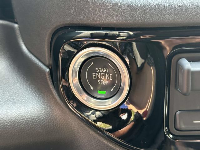 Used 2025 Chevrolet Silverado 1500 LT Trail Boss w/ Dark Appearance Package AWD/4WD image 28