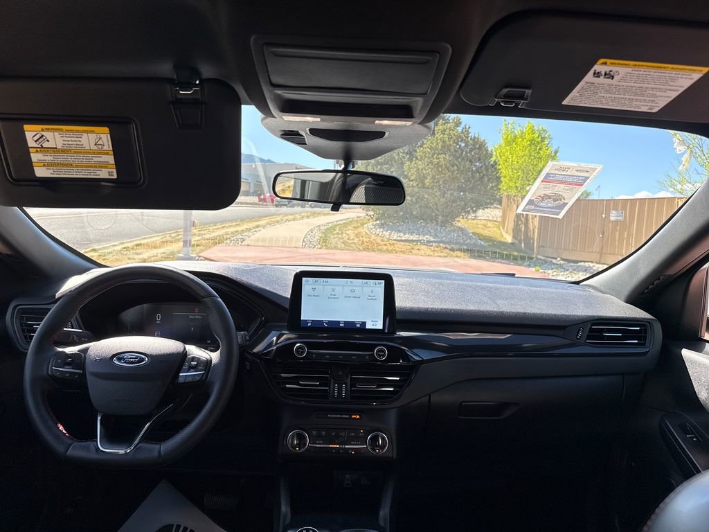 Certified 2025 Ford Escape ST-Line Select AWD/4WD image 24