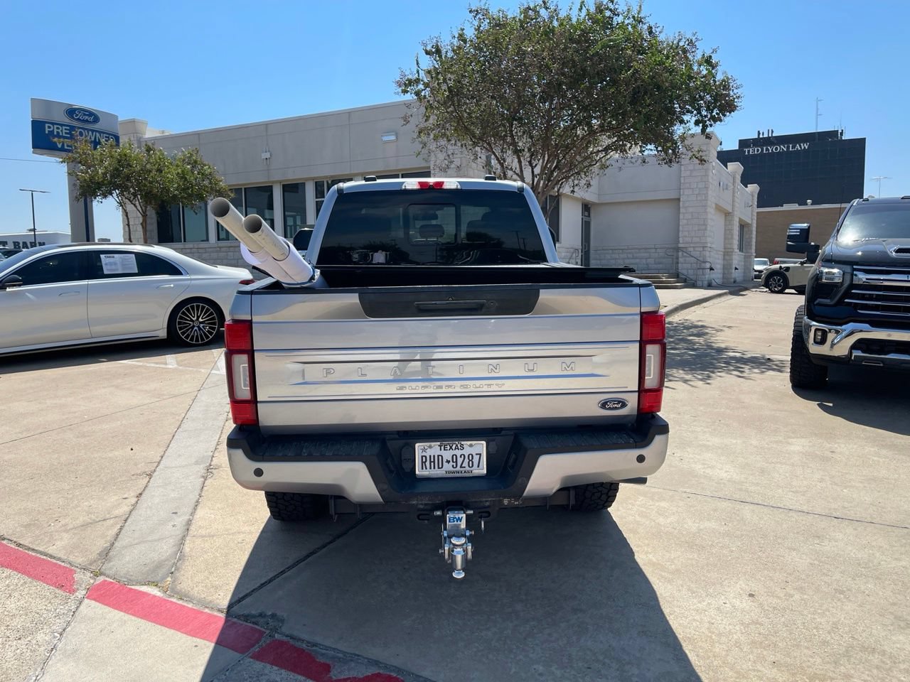 Certified 2022 Ford F250 Platinum w/ FX4 Off-Road Package AWD/4WD image 11