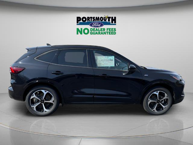 Certified 2025 Ford Escape ST-Line Elite w/ Class II Trailer Tow Package AWD/4WD image 6