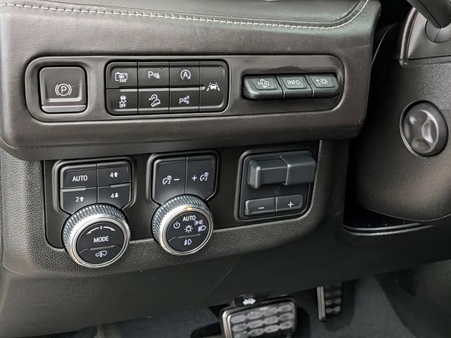 Used 2023 GMC Yukon Denali Ultimate AWD/4WD image 15