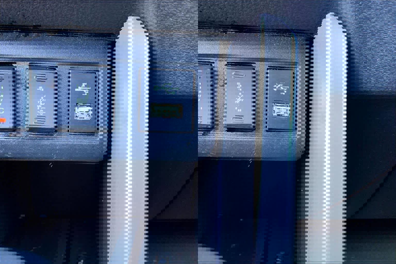 Used 2022 Toyota Corolla Cross XLE image 31