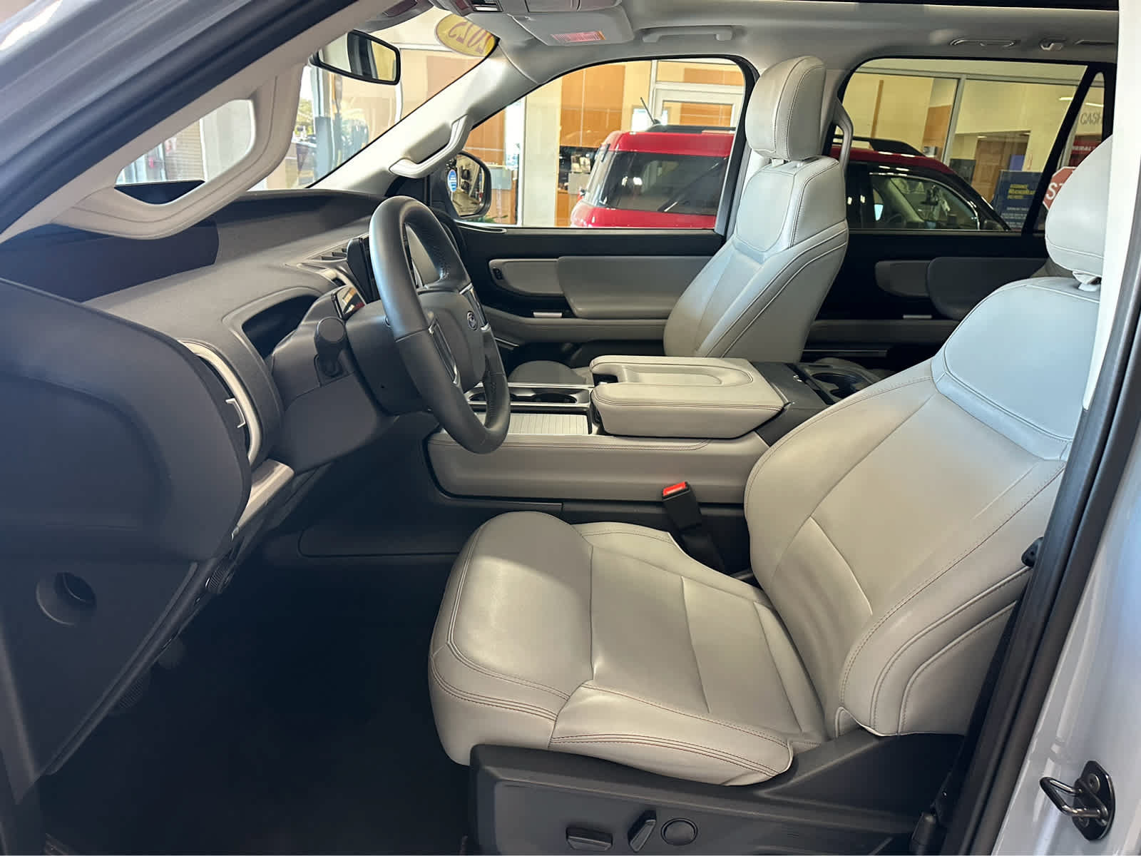 Certified 2025 Ford Expedition Active AWD/4WD image 15