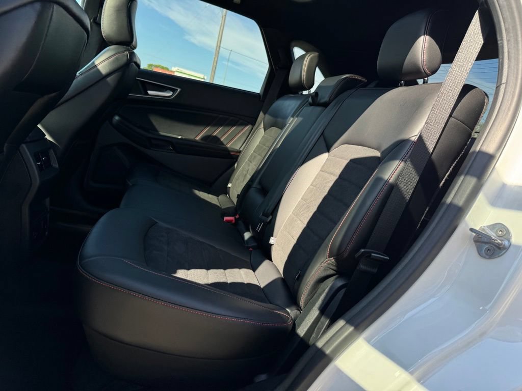 Certified 2022 Ford Edge ST-Line w/ Class II Trailer Tow Package AWD/4WD image 9